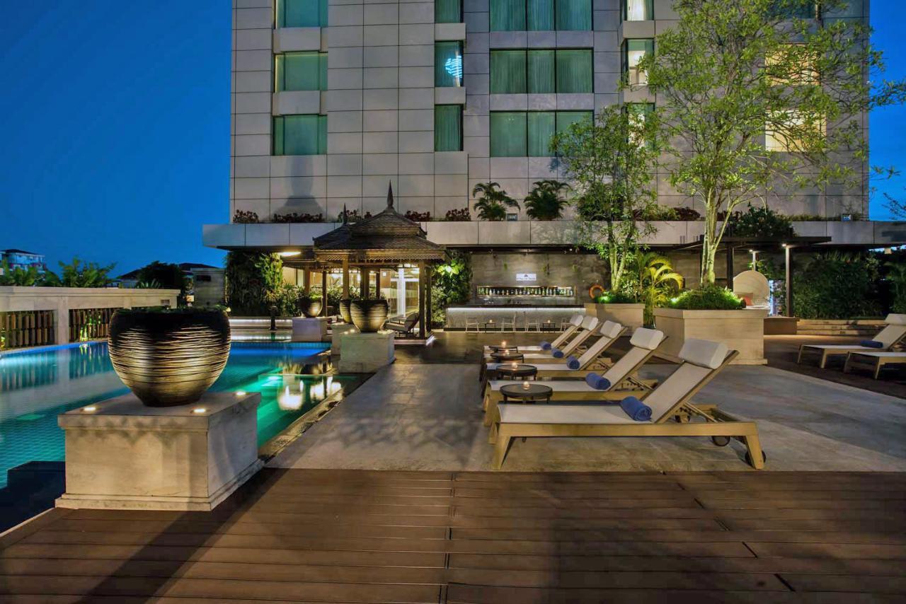 Pullman Yangon Centrepoint Hotel Exterior photo