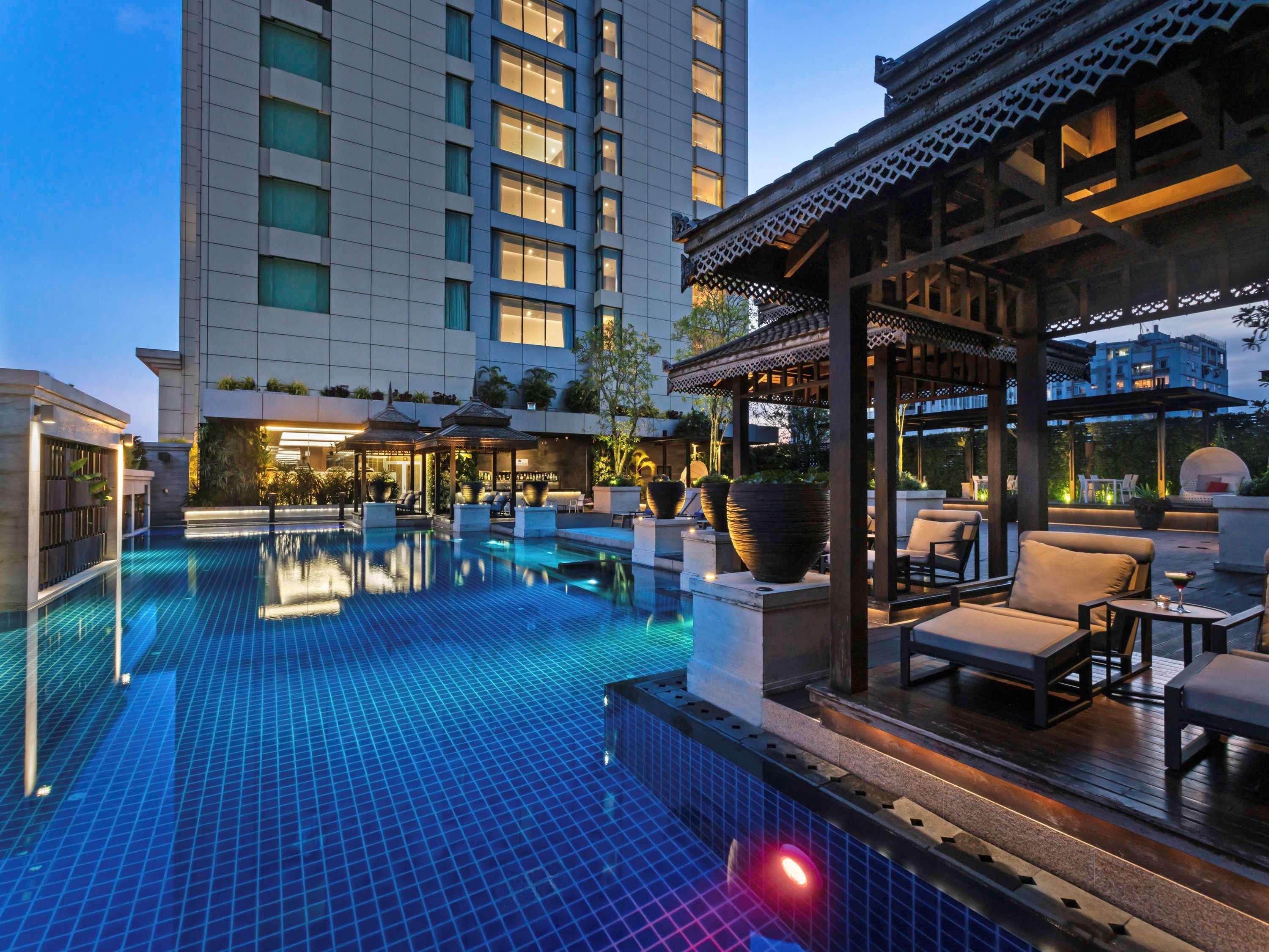 Pullman Yangon Centrepoint Hotel Exterior photo